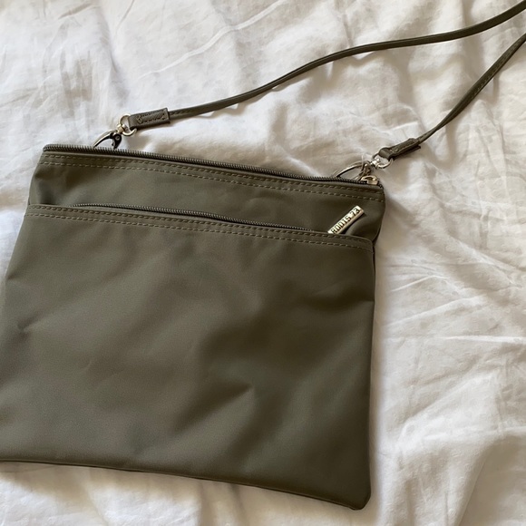 Grey Roots shoulder bag - Picture 1 of 2